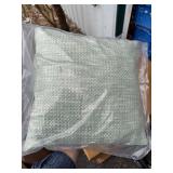 4 New CB Indoor/Outdoor 16”x16” Decorative Pillows, Green/ Mint
