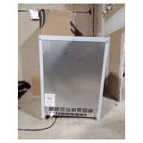 Ice Maker Machine (Missing a Leg) - Retail: $200