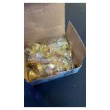 Urban Deco 16 Pieces Table Card Holder Place Card Holders 1.7 inches Gold Steel Card Holders for Photos, Food Signs, Memo Notes, Weddings, Restaurants, Birthdays. (Gold)