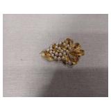 Decorative Fashion Brooch Collection