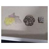 Decorative Brooch Set