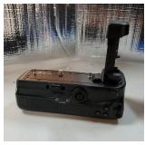 NEEWER Battery Grip Replacement for BG-R10 Compatible with Canon EOS R5 R5C R6 R6 Mark II Mirrorless Cameras, Powered by LP-E6/LP-E6N/LP-E6NH Batteries for Stable Vertical Shooting - Retail: $100