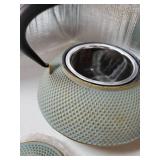 30.4oz Small Cast Iron Teapot, Tea Kettle for Stovetop Safe, Tea Pot with Stainless Steel Infuser for Loose Tea, Japanese Tetsubin Coated with Enameled Interior. CRACKED IN TWO PLACES. - Retail: $32