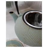 30.4oz Small Cast Iron Teapot, Tea Kettle for Stovetop Safe, Tea Pot with Stainless Steel Infuser for Loose Tea, Japanese Tetsubin Coated with Enameled Interior. CRACKED IN TWO PLACES. - Retail: $32