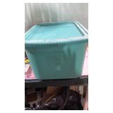 Rubbermaid Storage Container with Lid - Turquoise