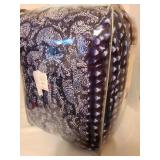 Reversible, full/queen comforter and 2 pillow shams in navy blue and white patterns