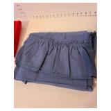 4 tablecloths and 3 napkins.