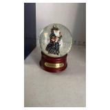 Pipka Czechoslovakian Santa Snow Globe