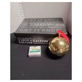 Christmas decor with gift box.