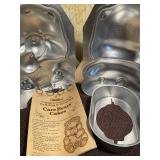 Cake Pans - Care Bears, 3-D Pan has all pieces