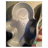 Cake Pans - Holiday Gingerbread Man 