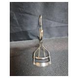 Tweezerman Classic Eyelash Curler with Refill Pads - Makeup Eyelash Tool for all Eye Shapes