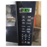 BLACK+DECKER 0.9 cu ft Microwave Oven Black - Retail: $100