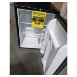 MAGIC CHEF 2.6 cu. ft refrigerator without freezer (Damage) - Retail: $220