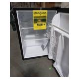 MAGIC CHEF 2.6 cu. ft refrigerator without freezer (Damage) - Retail: $220
