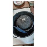 Black Speckled Enamel Roasting Pan with Lid