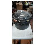 Black Speckled Enamel Roasting Pan with Lid