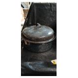 Black Speckled Enamel Roasting Pan with Lid