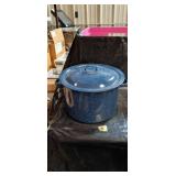 Black Speckled Enamel Roasting Pan with Lid