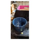 Black Speckled Enamel Roasting Pan with Lid