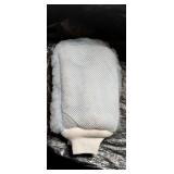 White Mesh Polishing Mitt with Cotton Lining
