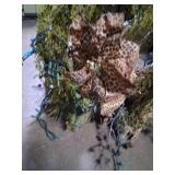 Pre-lit Artificial Christmas Pine Wreath with Pinecones