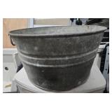 Large galvanized steel wash tub - 20" diameter x 11" H