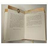 Jesus Calling, with Scripture References: Enjoying Peace in His Presence (A 365-Day Devotional)