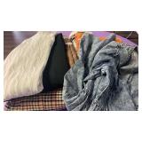 Women Clothing Bundle - lot of 6 - size XS 1 blazer, 2 dresses, 1 skirt, 1 sweater and 1 blouse GS80