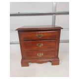 Traditional Cherry Wood 2-Drawer Nightstand