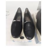 (2) Black Leather Loafers Size 7.5