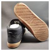 APPEARS NEW NOBO SIZE 10.5 BLACK LOW TOP SNEAKERS