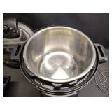 INSTANT POT 7 in 1 PRESSURE COOKER SLOW COOKER RICE COOKER YOGURT MAKER AND MORE COMES WITH ORIGINAL PACKAGING