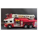 Lights and Sound Fire Rescue Truck with Extending Ladder