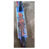 SPIDERMAN LIGHT UP SCOOTER