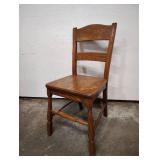 VINTAGE WOODEN CHAIR