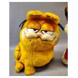 VINTAGE GARFIELD AND ODDIE STUFFED TOYS