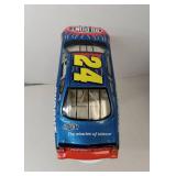 NASCAR #24 Jeff Gordon DuPont 2001 Chevrolet Monte Carlo Diecast 1:24 Model