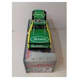 APPEARS NEW - NASCAR #6 Mark Martin Scotts Miracle-Gro 2006 Ford F150 Diecast 1:24