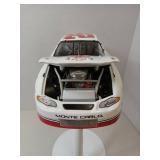 APPEARS NEW - NASCAR #29 Kevin Harvick GM Goodwrench Service Plus 2001 Monte Carlo Diecast 1:24 Model