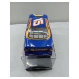 NASCAR #15 Michael Waltrip Auto Parts 2001 Chevy Monte Carlo Diecast 1:24 Model Car