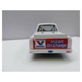APPEARS NEW - 1997 Stacy Compton #86 Valvoline Instant Oil Change Ford F-150 NASCAR Diecast Truck 1:24 Scale