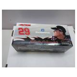 APPEARS NEW - 2005 Kevin Harvick #29 GM Goodwrench Monte Carlo NASCAR 1:24 Diecast