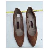 Town & Country Brown Suede Kitten Heel Pumps - Size 10M