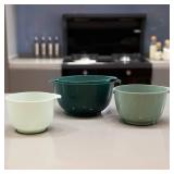 BoxedHome Green Ombre Nesting Plastic Mixing Bowl Set With Pour Spout, Microwave and Dishwasher Safe, BPA free Non-Slip Base, Set of 4 Size 1.7, 2.5, 3.5 and 4.5qt, Great for Prepping, Baking, Cooking