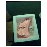 YYPLIAN Ghost Walking Dog Statue, Cute White Ghosts with Dogs Figurines for Halloween Indoor Home Tabletop Decor (Pink Ghost)