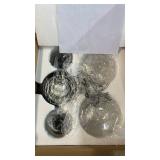 Qufute 2 Light Bathroom Vanity Light Clear Glass Globe Wall Sconce Lights Black Wall Mount Light with Ribbed Glass Shade, Mid Century Modern Wall Sconce for Over Mirror Bedroom Hallway