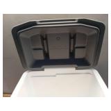 Igloo Latitude 30 qt Roller Cooler (Broken Handle)