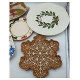 Christmas Holiday Ceramic Serving Plates, 5 count in lot