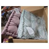 Stylehouse 20  x 20  Soft Sea Decorative Floor Pillow 2 Pk 2 Colors